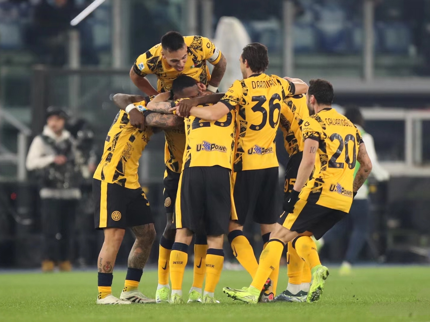 mk体育平台 -包含赛地聚焦——欧冠清晨热度飙升，国际米兰篮板制胜，气氛紧张，纪律约束更严格的词条