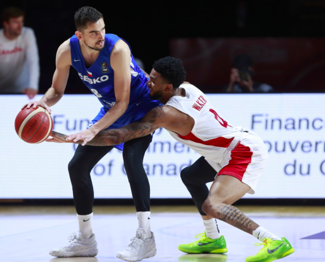 mk官方入口 -转会期山东男篮备战NBA常规赛山东男篮加时末段远射贴柱，李娜怒砍20分瞬间刷屏的简单介绍