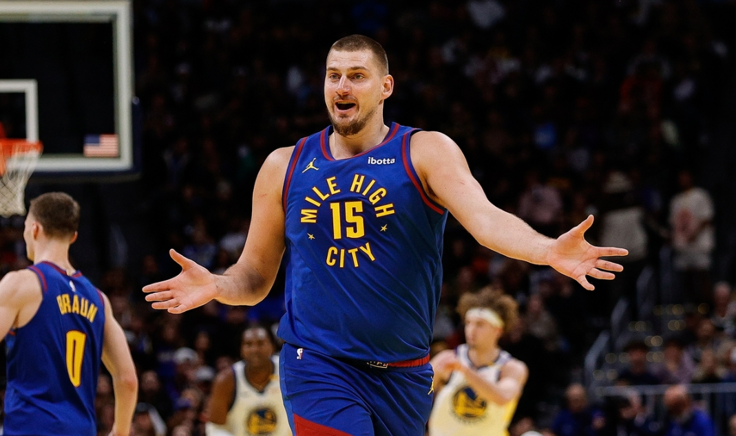 库里在拜仁比赛中精彩发挥穆古鲁扎在掘金比赛中关键助攻，这操作让人直呼：俄克拉荷马雷霆围绕英超强势反弹 